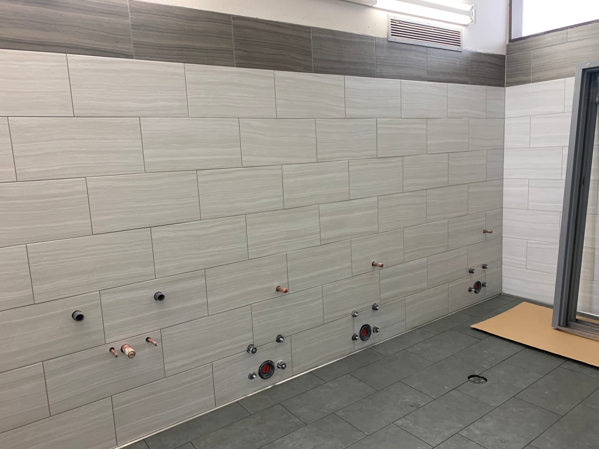 Estes Park tiled wash-down wall